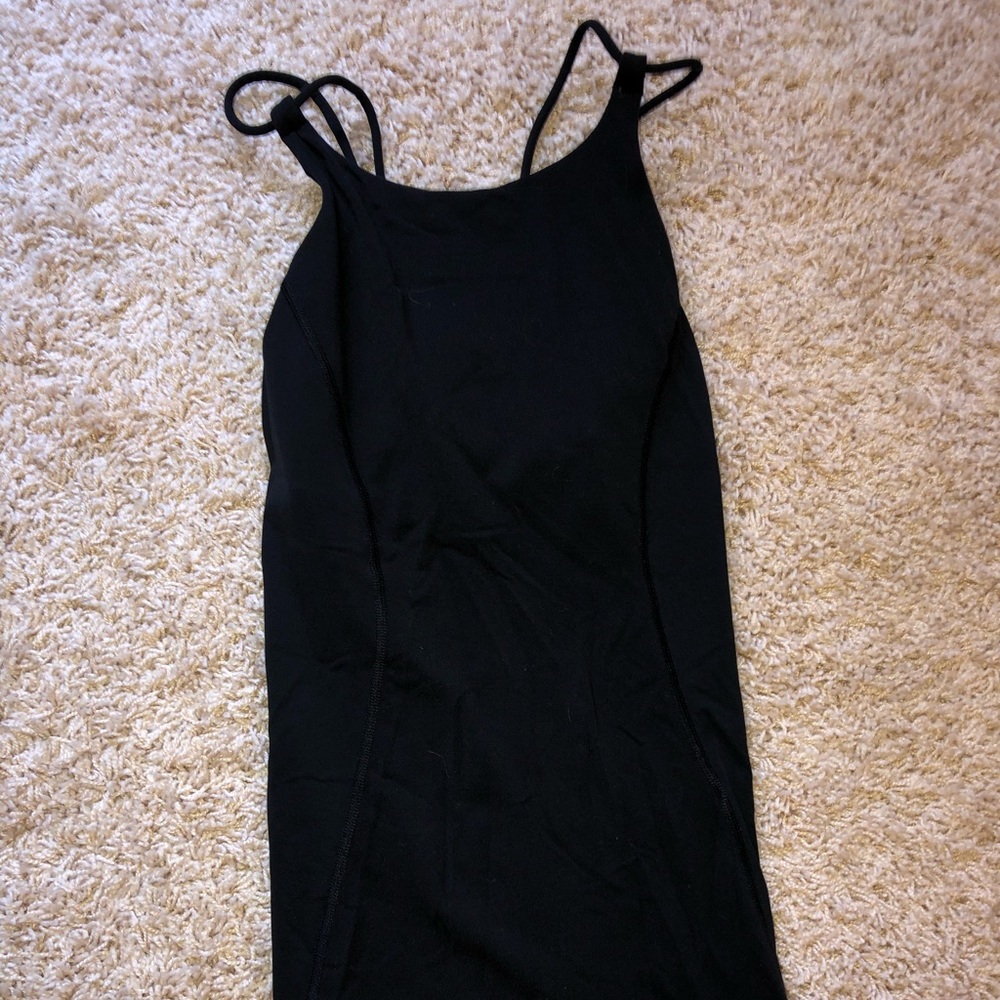 Black lululemon workout tank